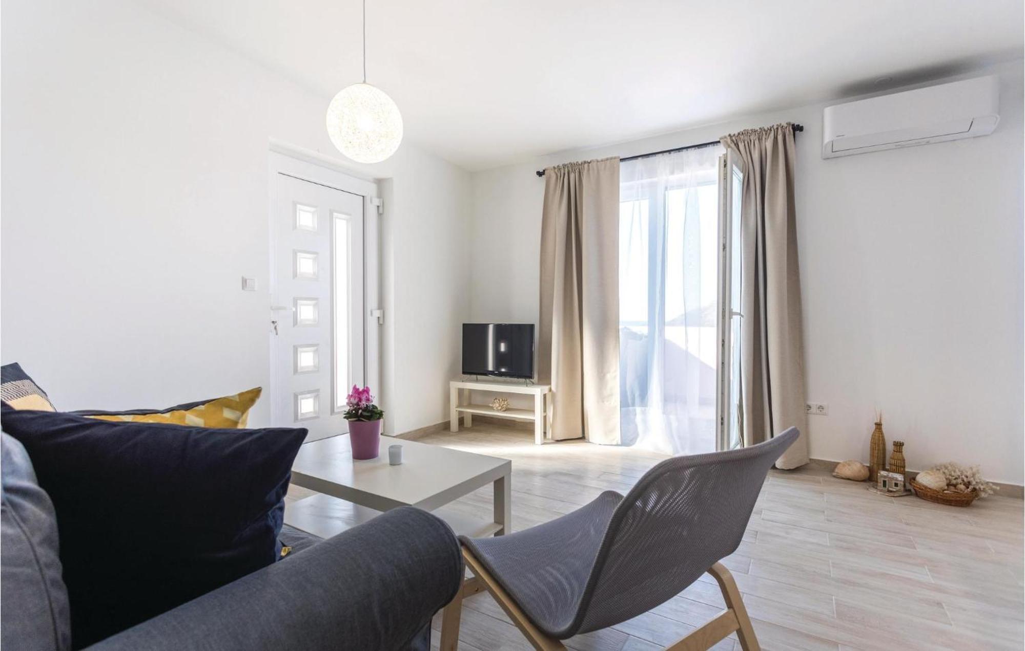 Awesome Apartment In Blace With House Sea View Exterior photo