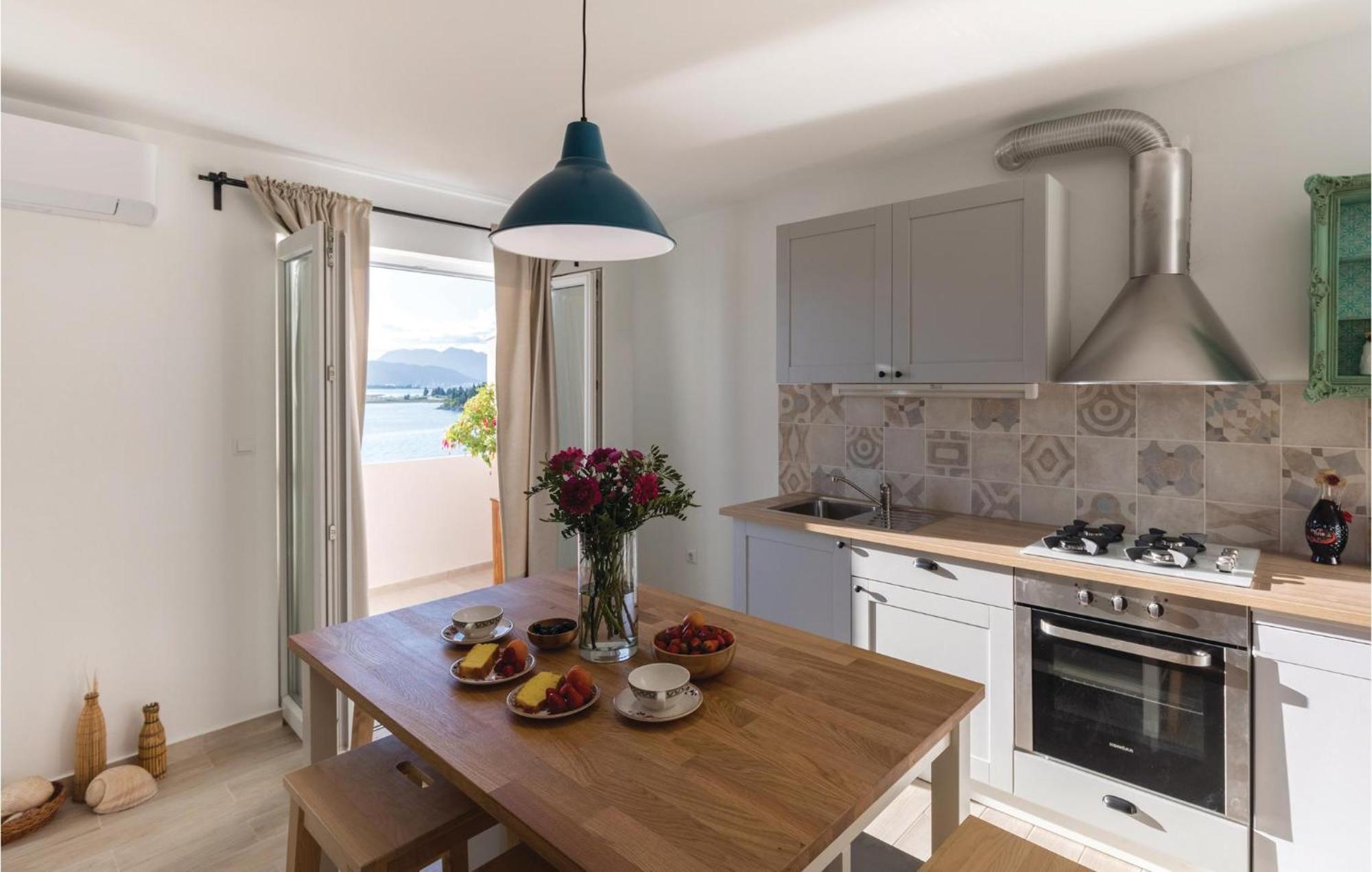 Awesome Apartment In Blace With House Sea View Exterior photo